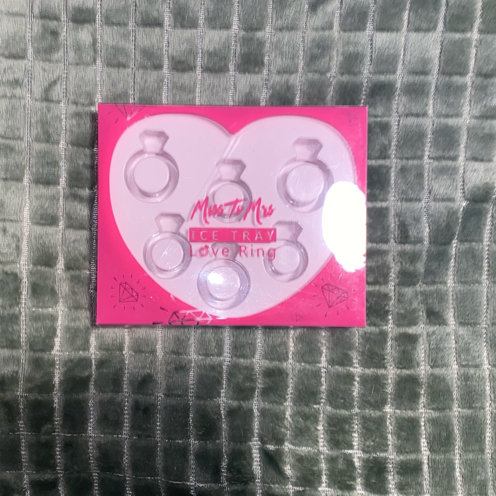 3/10. Bridal engagement/wedding ring ice cube tray